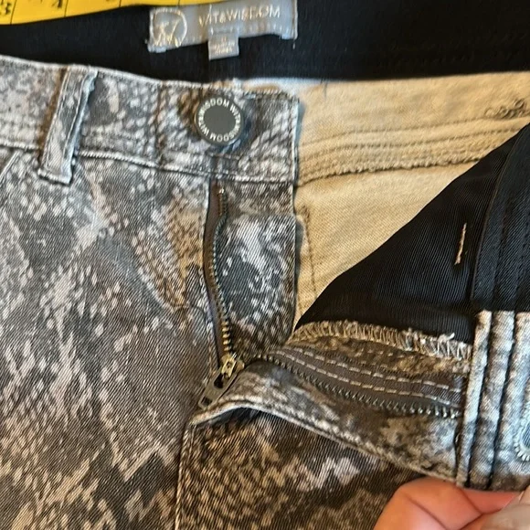 Wit & Wisdom Absolution Snakeskin Print Skinny Jeans Size 0 - Picture 10 of 14